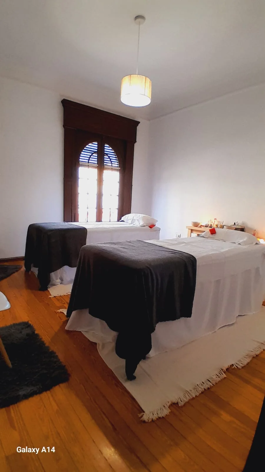 Ambiente cálido de Boho Spa Urbano
